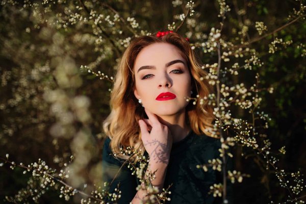 How Can You Choose a Sweater Dress That's Cozy Yet Appropriate for Client Meetings?